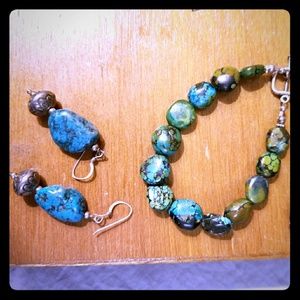 Turquois bracelet and earrings with toggle clasp